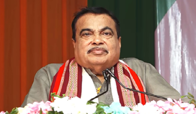 राष्ट्रीय राजमार्ग परियोजनाओं की प्रगति पर केंद्रीय मंत्री नितिन गडकरी की समीक्षा बैठक